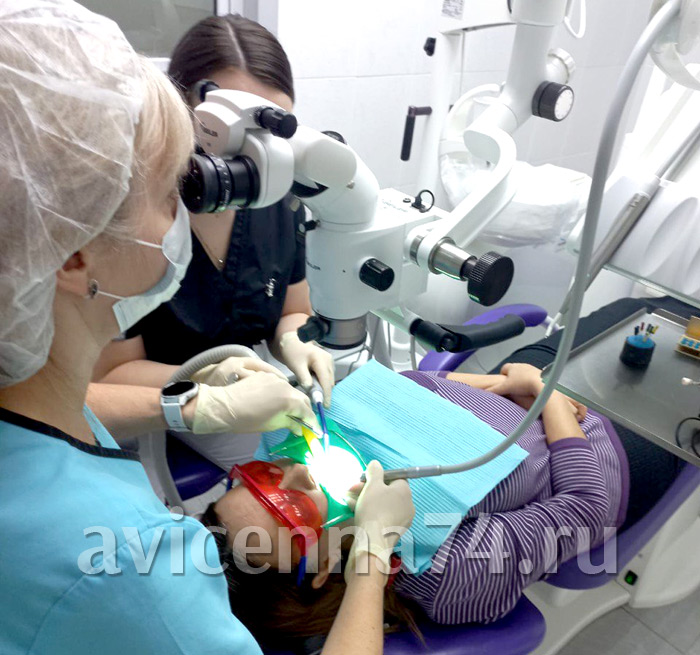 Лечение зубов с микроскопом