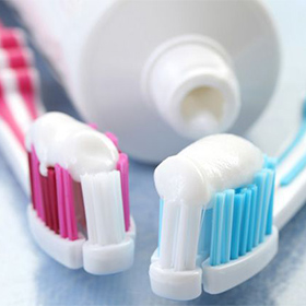 Как выбрать зубную щетку, пасту и другие средства